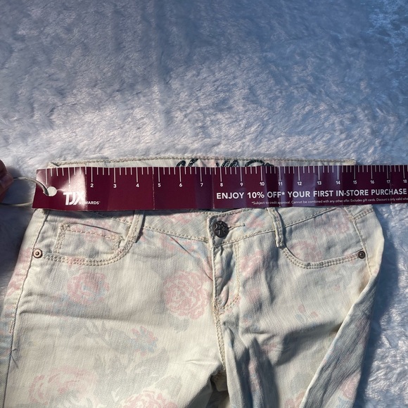 ✨️Vanilla Star Jeans with Floral Pattern - Picture 6 of 6